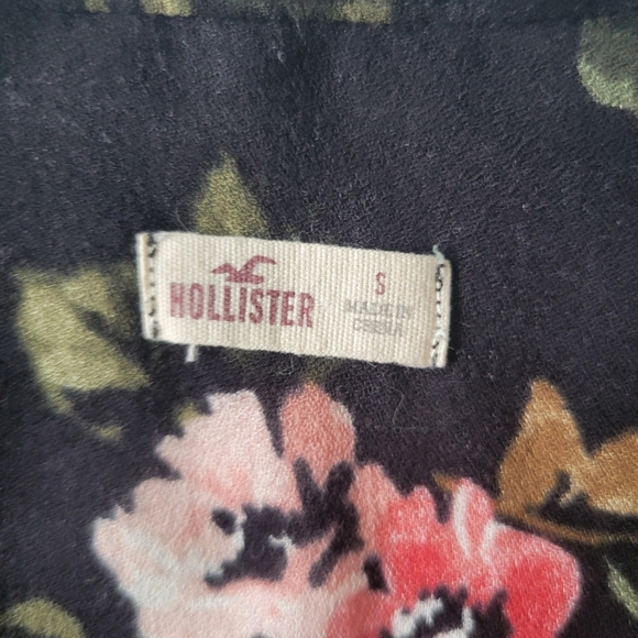 Hollister Floral Semi Sheer Button-Up Top - Picture 7 of 7